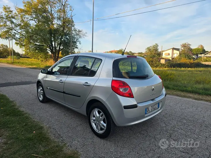 Renault Clio 2007 photo 4