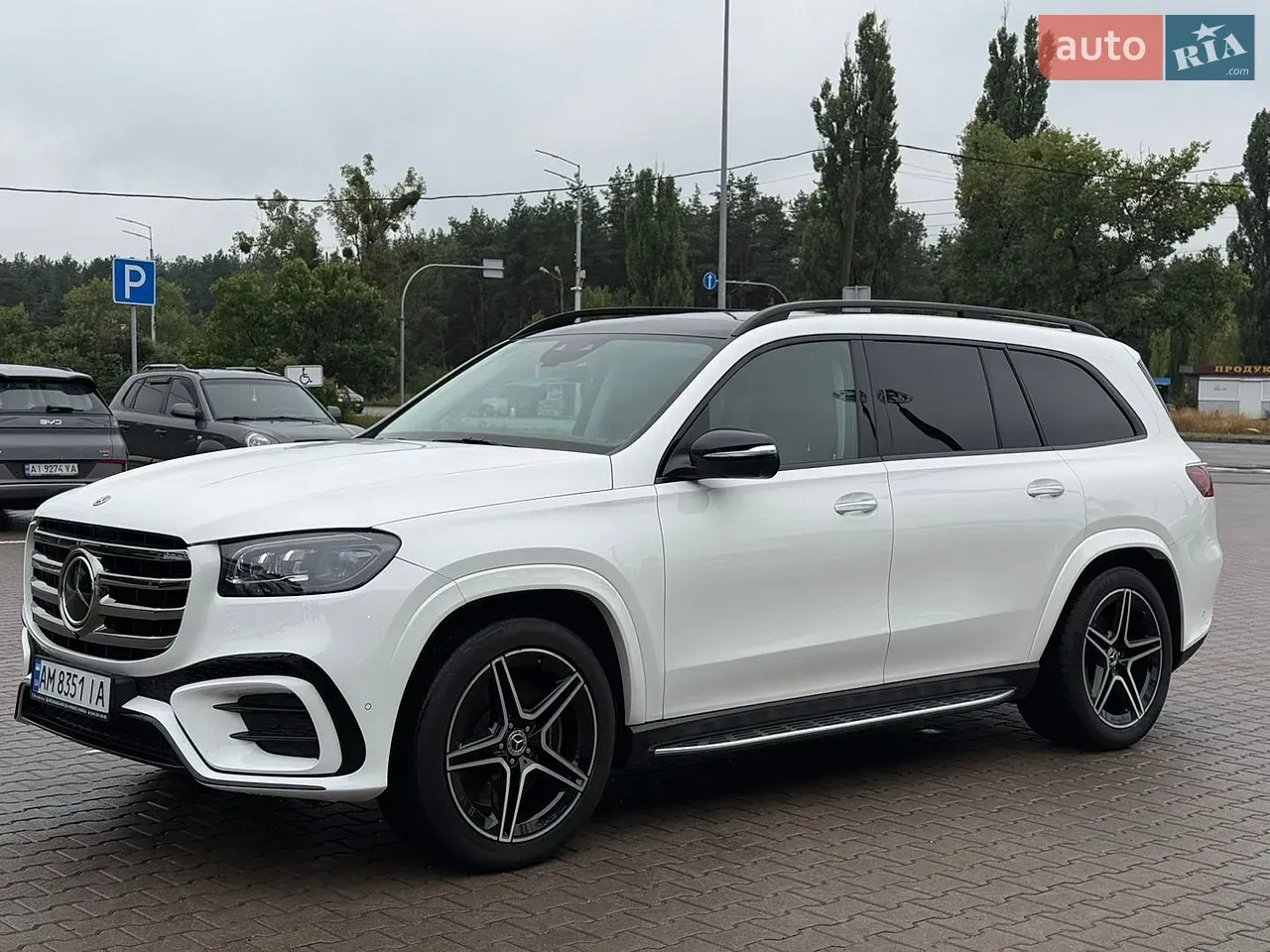 Mercedes-Benz Gls-Class 2023 photo 2