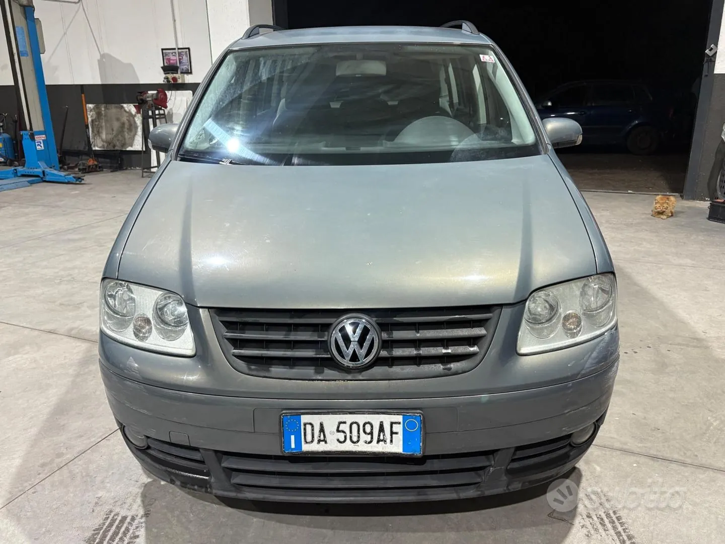 Volkswagen Touran 2006 photo 2