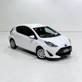Toyota Aqua 2018 photo 2