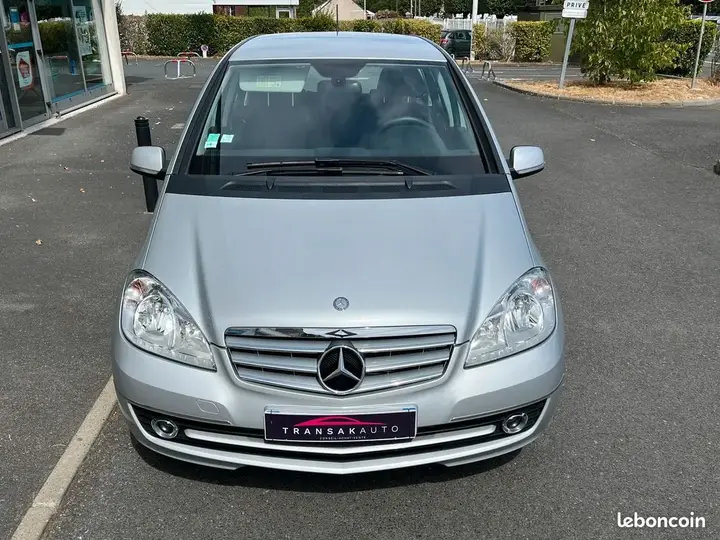 Mercedes-Benz A-Class 2010 photo 2