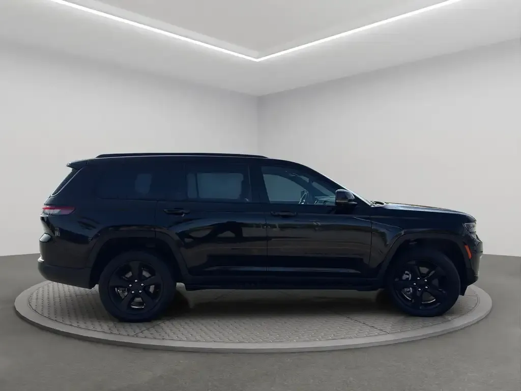 Jeep Grand Cherokee 2024 photo 3