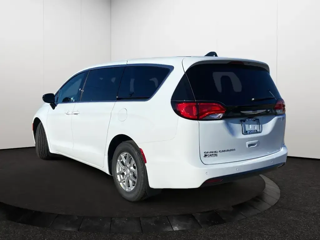 Chrysler Grand Caravan 2026 photo 4