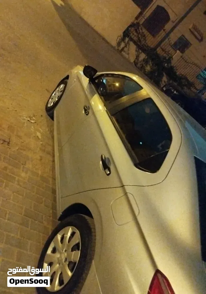 Peugeot 301 2014 photo 2