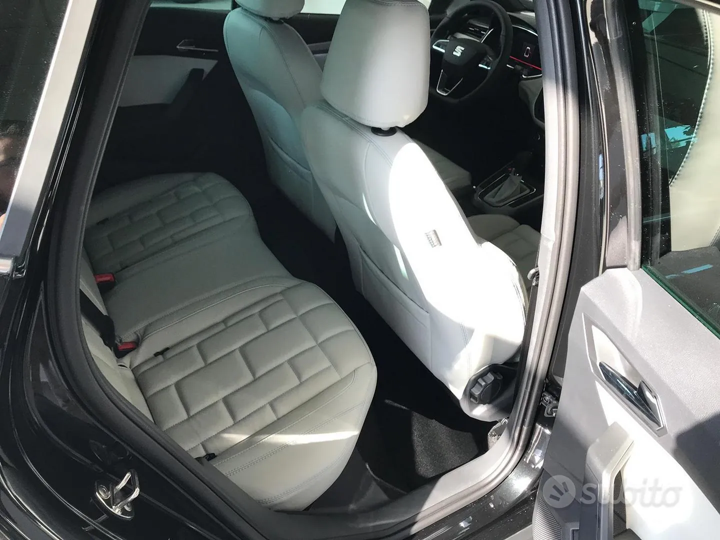 Seat Arona 2019 photo 4