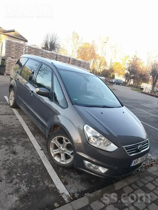Ford Galaxy 2011 photo 2