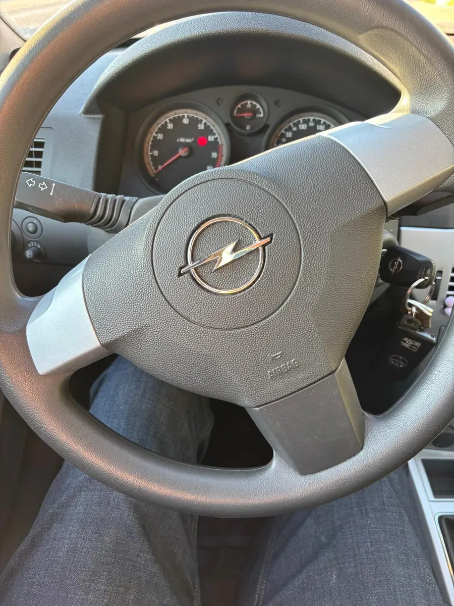 Opel Astra 2009 photo 3