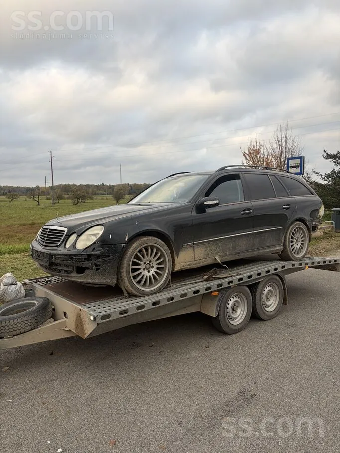 Mercedes-Benz E320 2004 photo 3