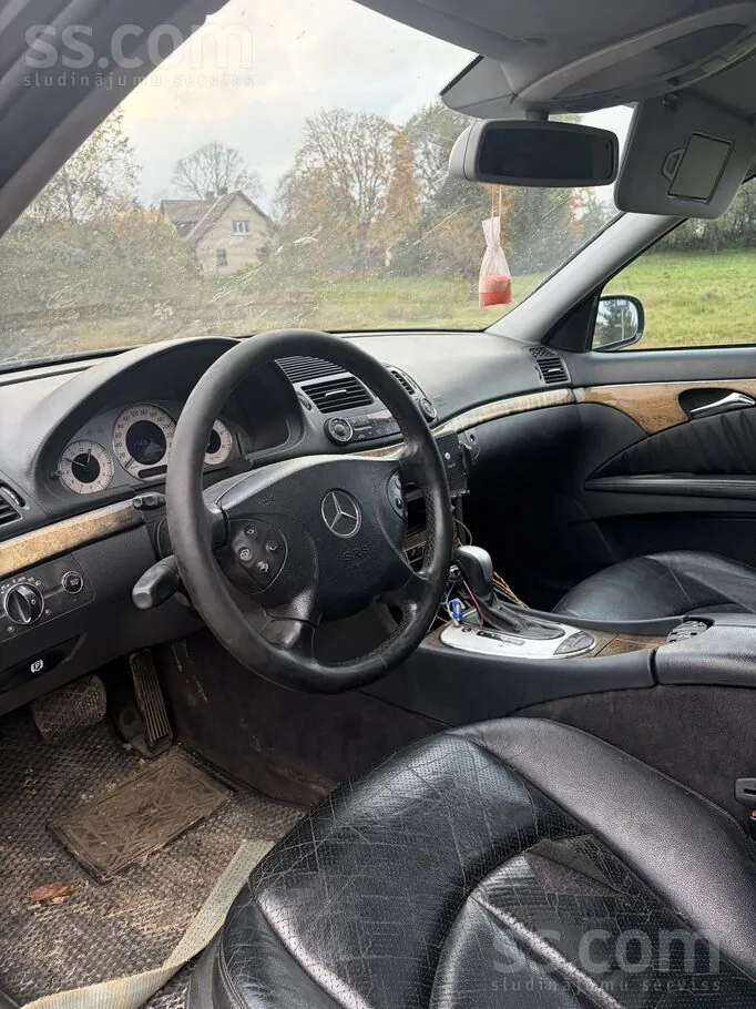 Mercedes-Benz E320 2004 photo 5