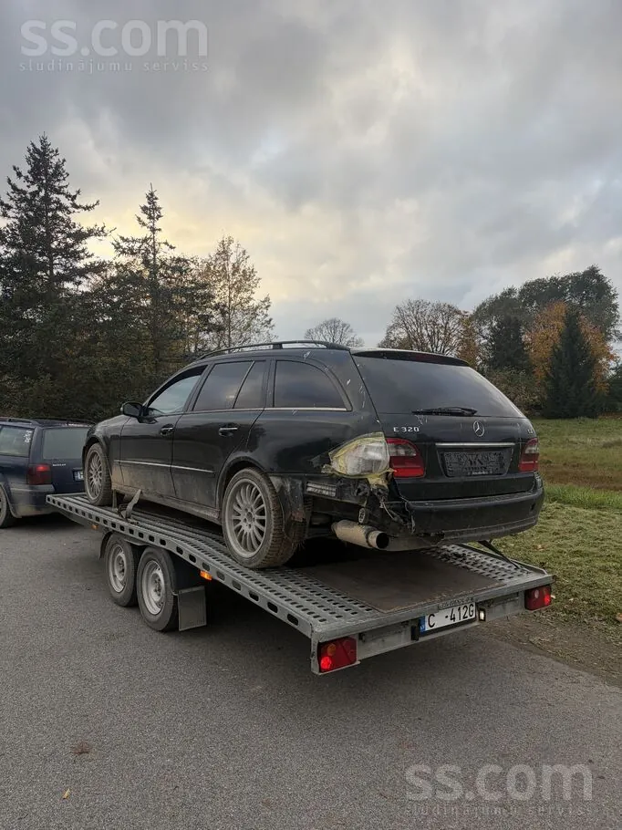 Mercedes-Benz E320 2004 photo 4