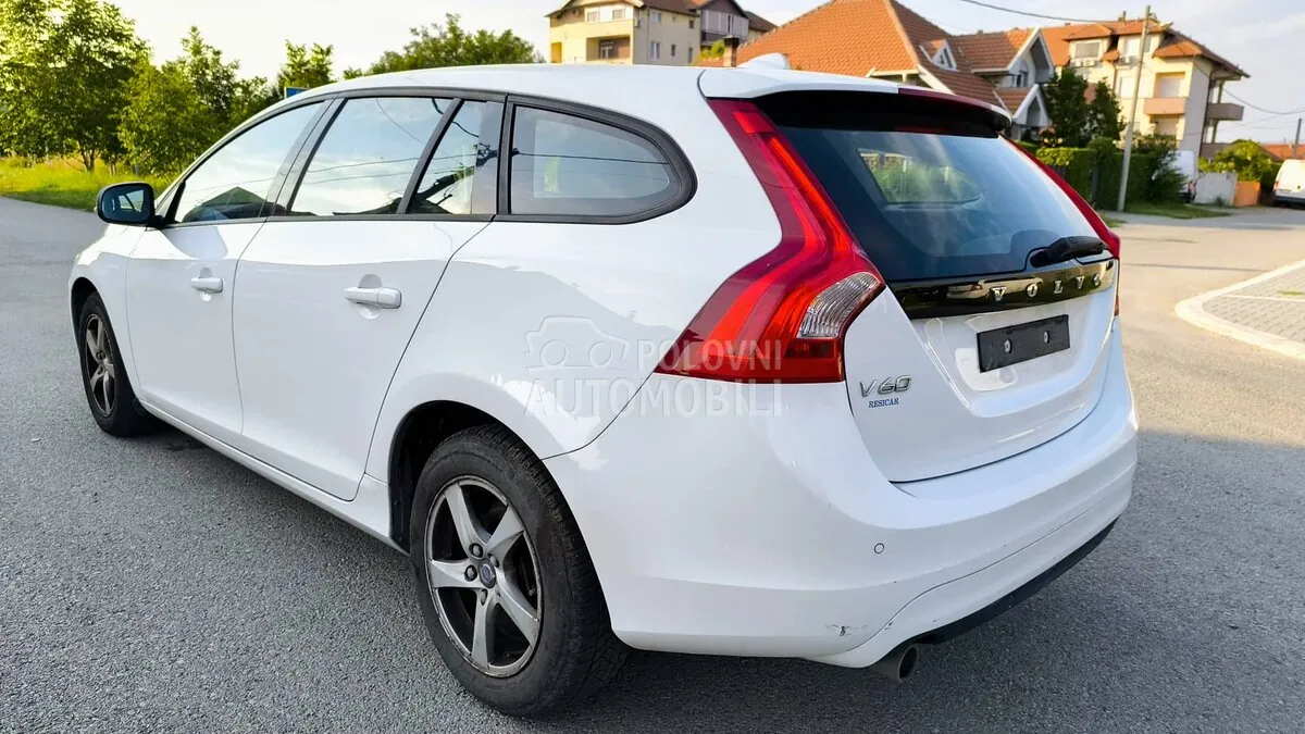 Volvo V60 2018 photo 2