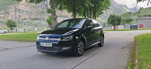 Volkswagen Polo 2015 photo 2
