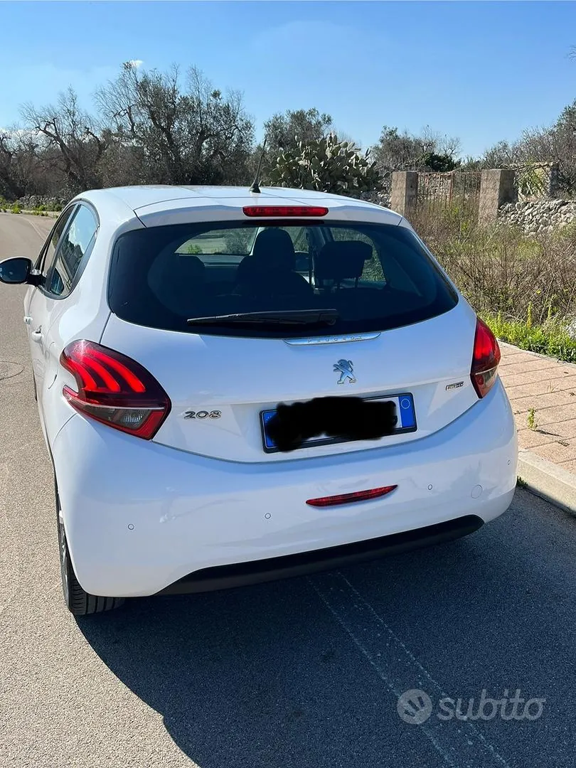 Peugeot 208 2016 photo 2