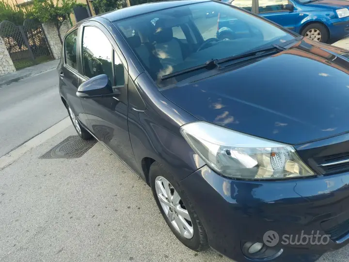Toyota Yaris 2012 photo 3