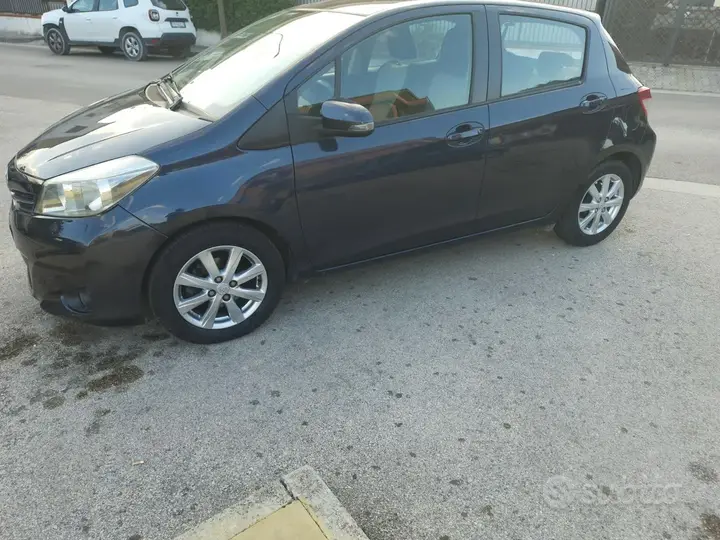 Toyota Yaris 2012 photo 5