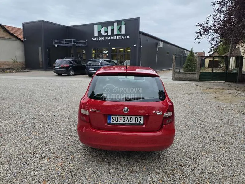Skoda Fabia 2012 photo 3