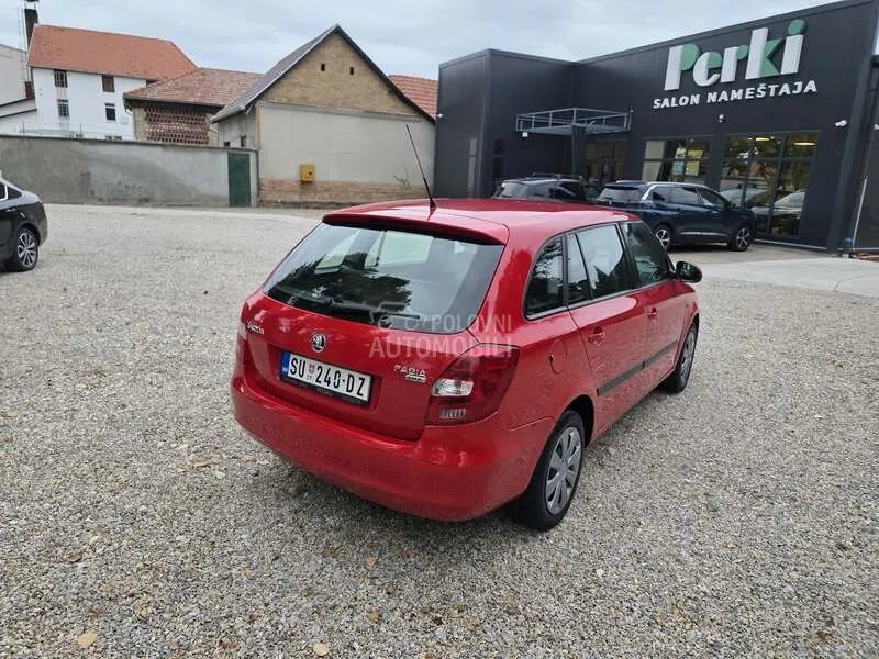Skoda Fabia 2012 photo 2
