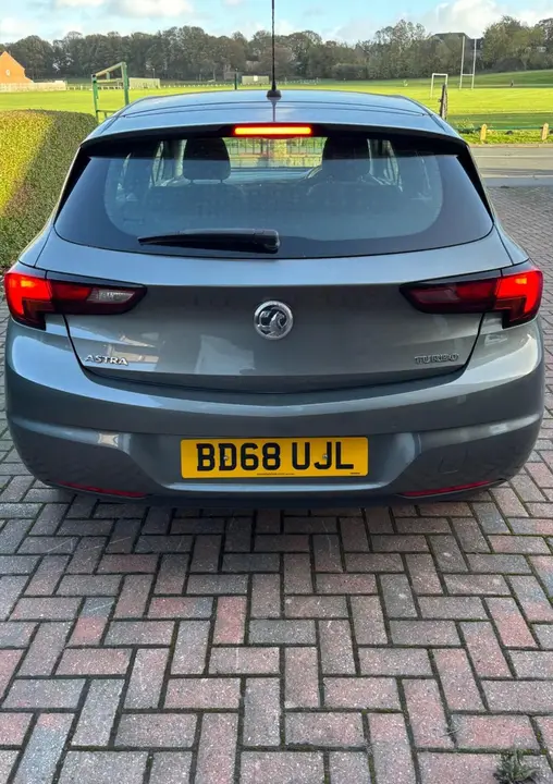 Vauxhall Astra 2018 photo 2