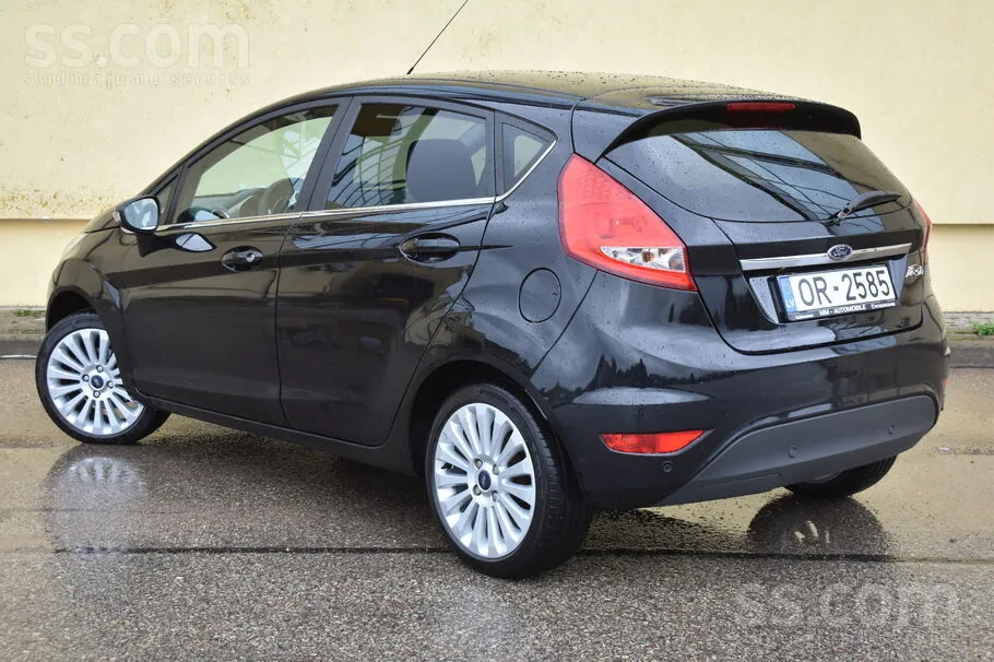 Ford Fiesta 2010 photo 2