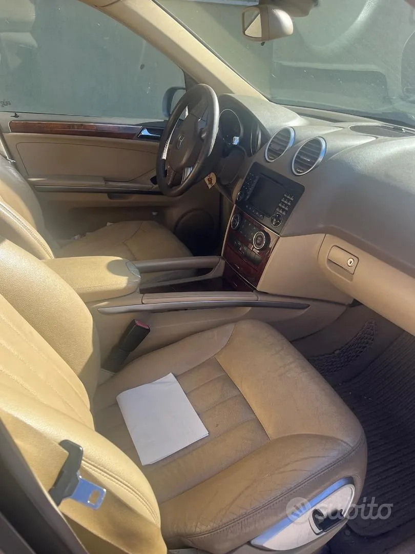 Mercedes-Benz 320 2006 photo 3