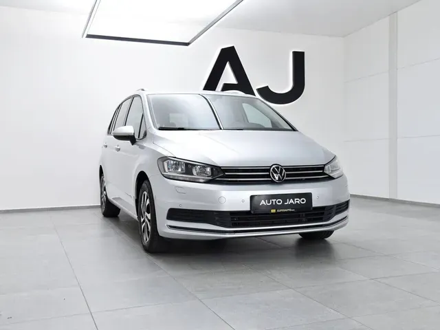 Volkswagen Touran 2022 photo 2