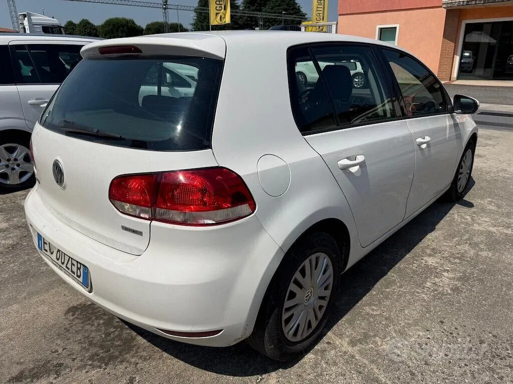 Volkswagen Golf 2010 photo 5