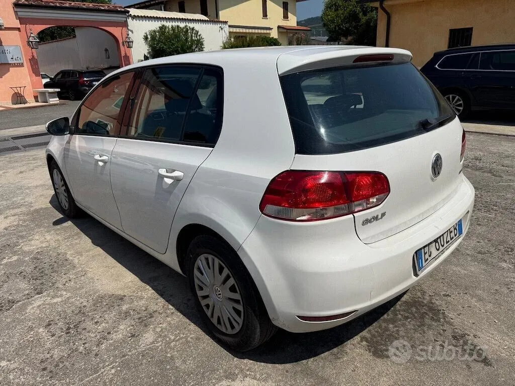 Volkswagen Golf 2010 photo 4