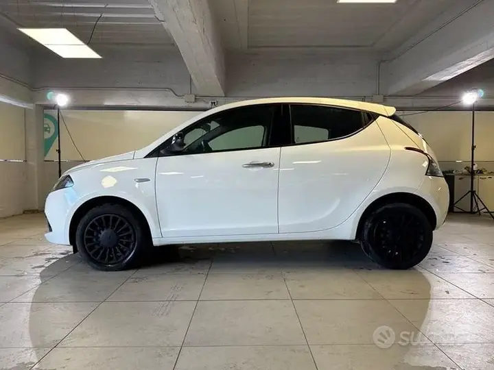 Lancia Ypsilon 2023 photo 2