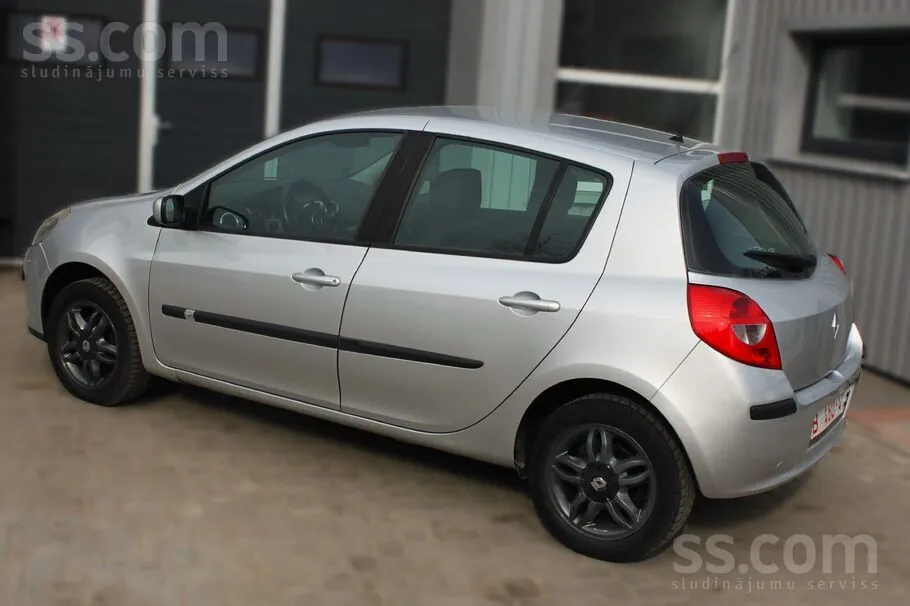 Renault Clio 2008 photo 2