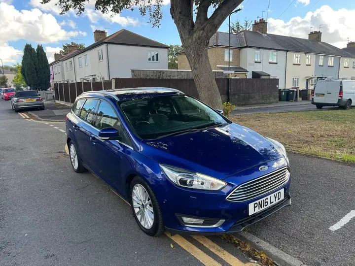 Ford Focus 2016 photo 2