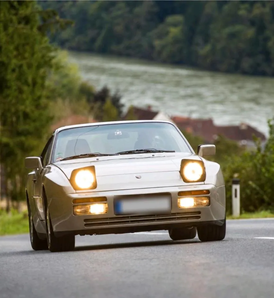 Porsche 944
