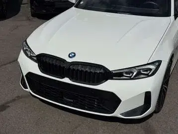 BMW 3 Series 2022 photo 2