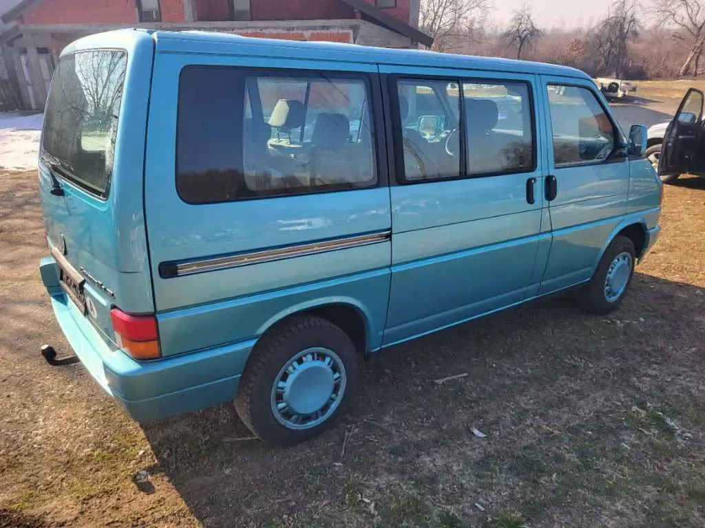 Volkswagen T4 1995 photo 2
