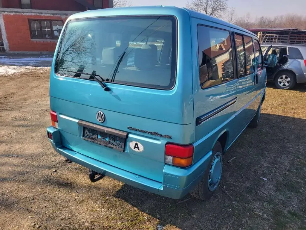 Volkswagen T4 1995 photo 3