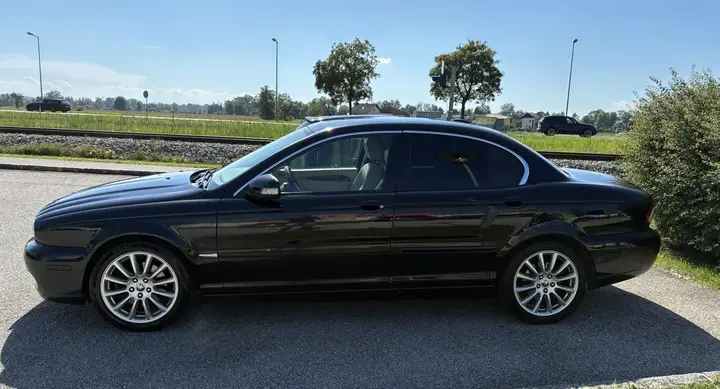 Jaguar X-Type 2010 photo 2