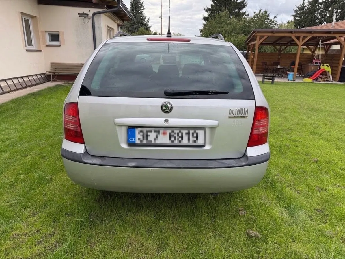 Skoda Octavia 2004 photo 2