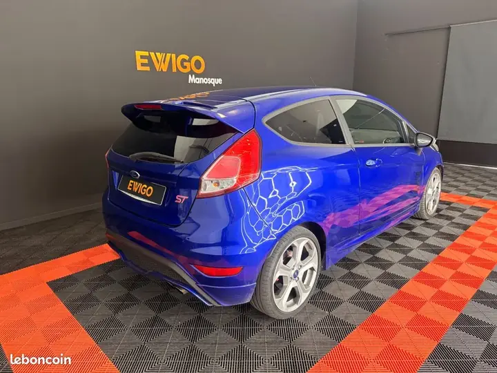 Ford Fiesta 2013 photo 2