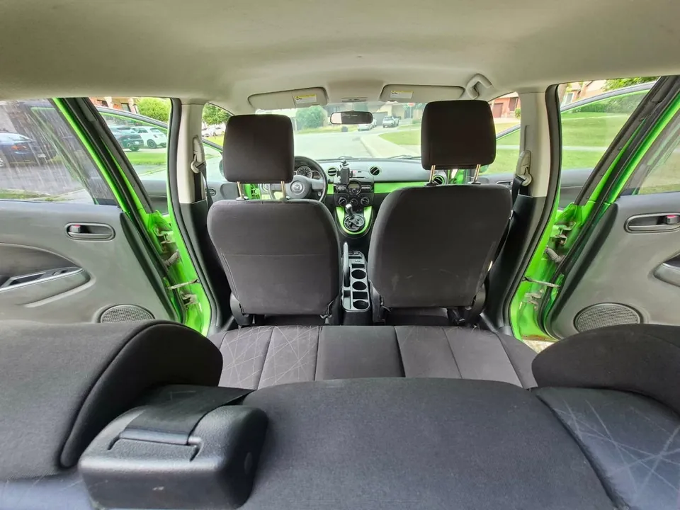 Mazda 2 2011 photo 4