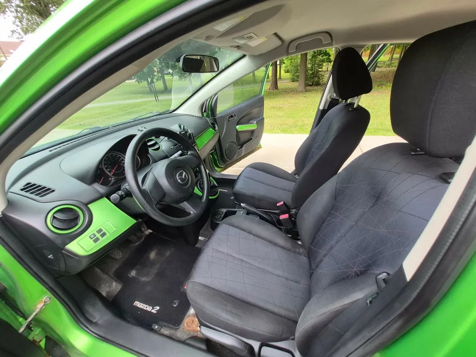 Mazda 2 2011 photo 5