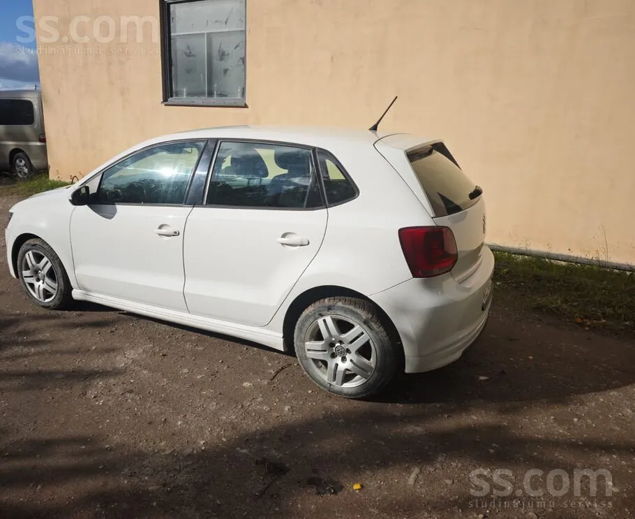 Volkswagen Polo 2011 photo 2