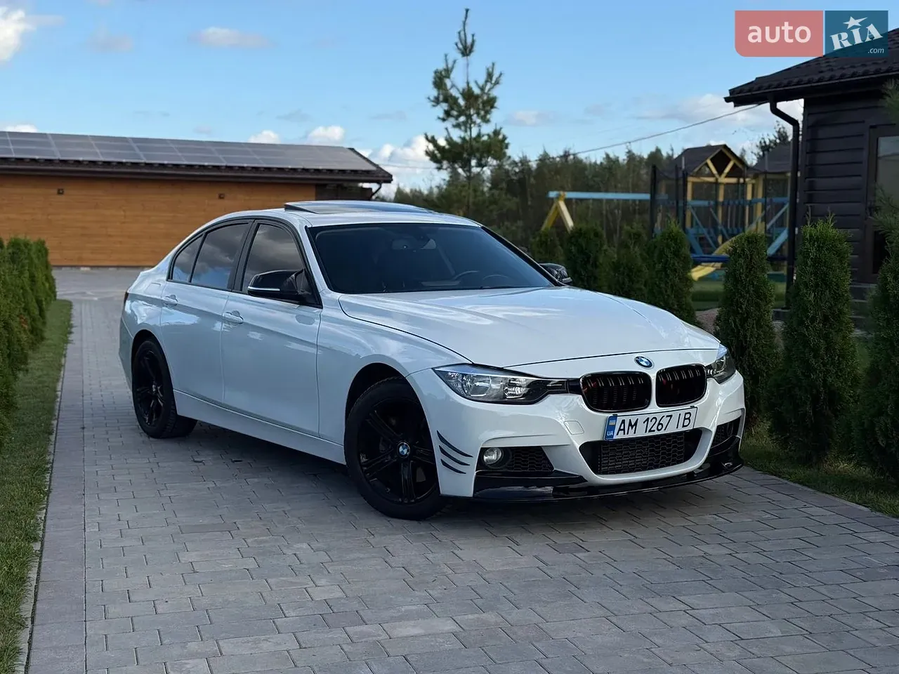 BMW 3 Series 2012 photo 2