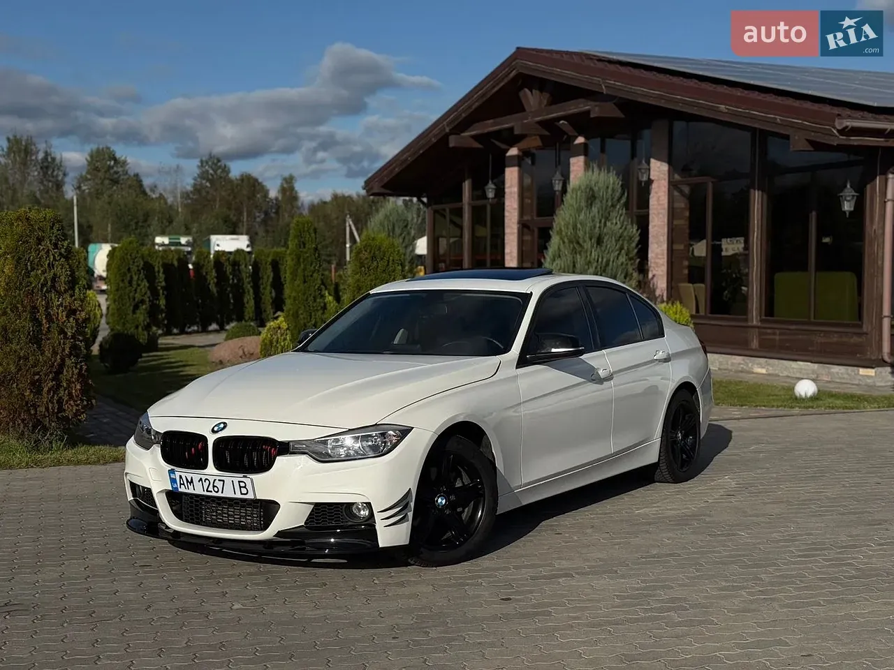 BMW 3 Series 2012 photo 3