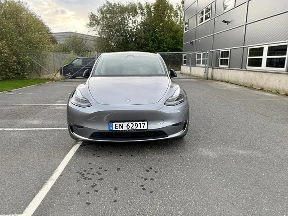 Tesla Model Y 2025 photo 3