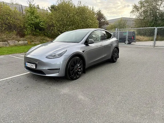 Tesla Model Y 2025 photo 2