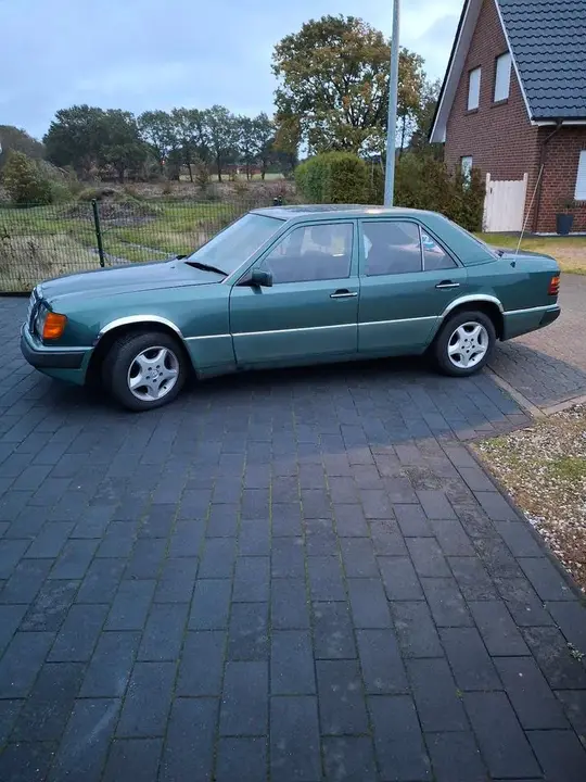 Mercedes-Benz 200 D