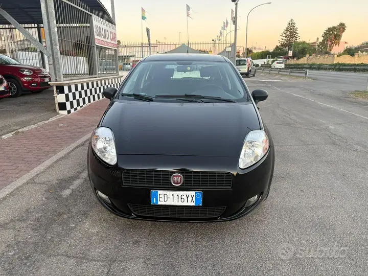 Fiat Grande Punto 2010 photo 2