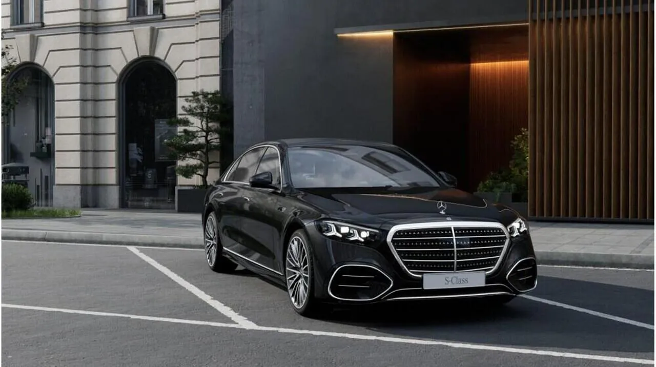 Mercedes-Benz S-Class photo 2