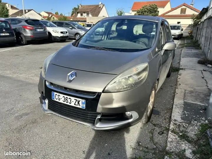 Renault Scenic 2012 photo 2