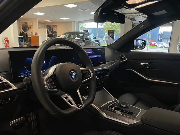 BMW 330E 2026 photo 4