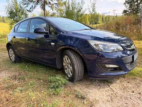 Opel Astra 2014 photo 2